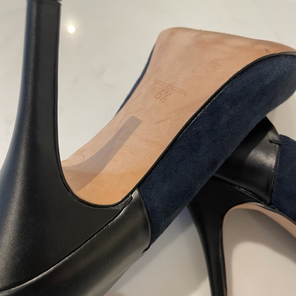 Women’s dark Navy suede and leather heels - Madewell. - Picture 3 of 5
